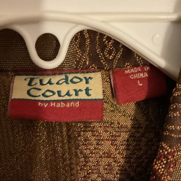 Vintage Tudor Court by by Haband it is large please look at photos for size. - Picture 7 of 11